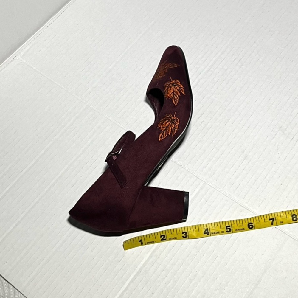 Lulu Hun Lear Embroidered Block Heels - Picture 15 of 15